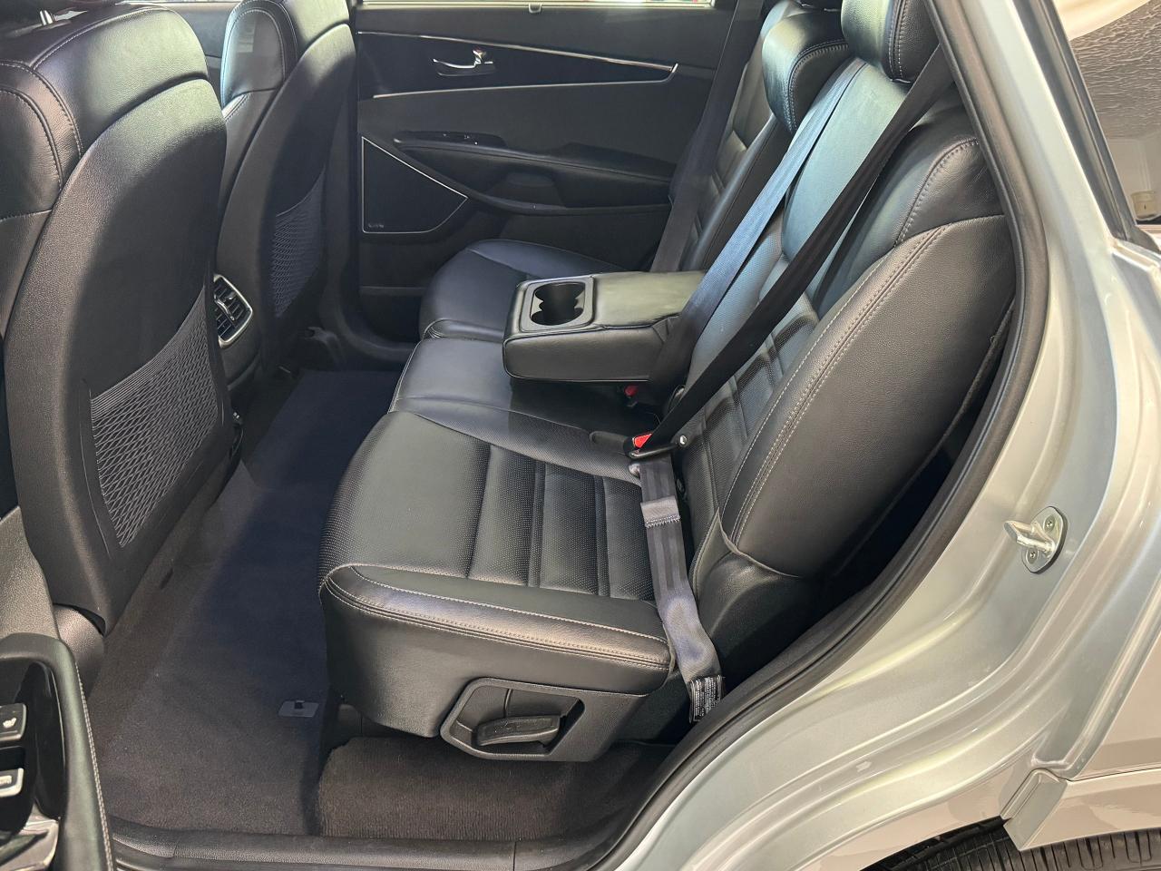 2016 Kia Sorento SX 7 Passenger V6 AWD+Roof+Blind Spot+CLEAN CARFAX - Photo #26