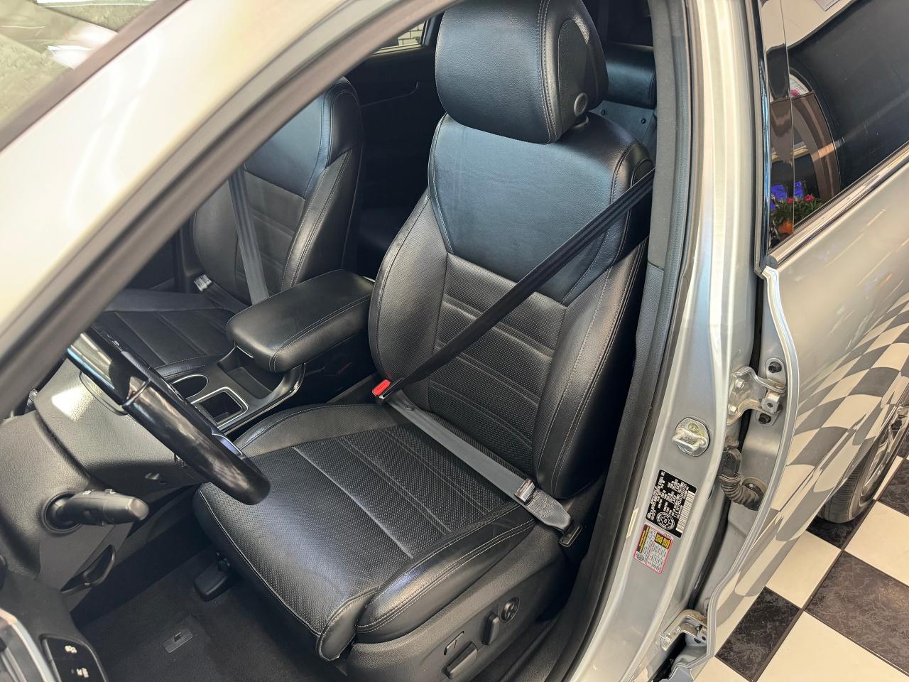2016 Kia Sorento SX 7 Passenger V6 AWD+Roof+Blind Spot+CLEAN CARFAX - Photo #22