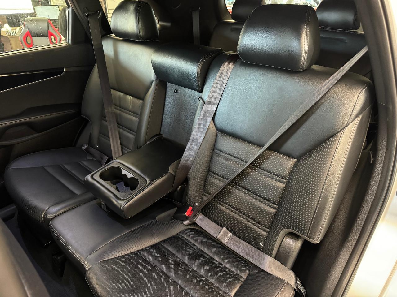 2016 Kia Sorento SX 7 Passenger V6 AWD+Roof+Blind Spot+CLEAN CARFAX - Photo #27