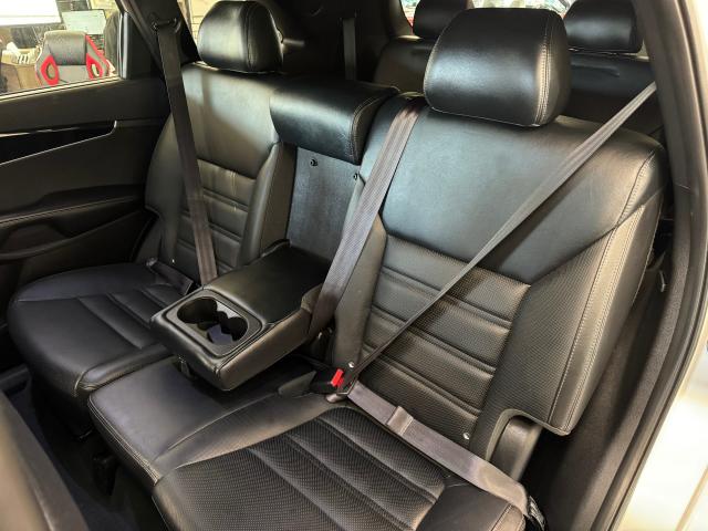 2016 Kia Sorento SX 7 Passenger V6 AWD+Roof+Blind Spot+CLEAN CARFAX Photo27