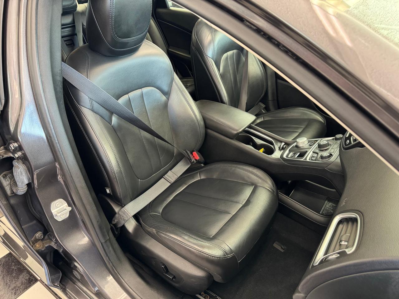 2016 Chrysler 200 C+GPS+Roof+Camera+Leather+RMT Start+CLEAN CARFAX Photo24