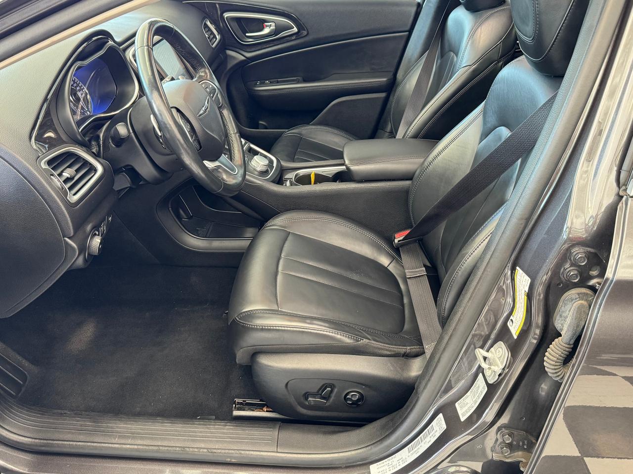2016 Chrysler 200 C+GPS+Roof+Camera+Leather+RMT Start+CLEAN CARFAX - Photo #20