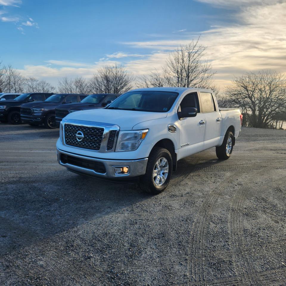 2017 Nissan Titan SV Photo1