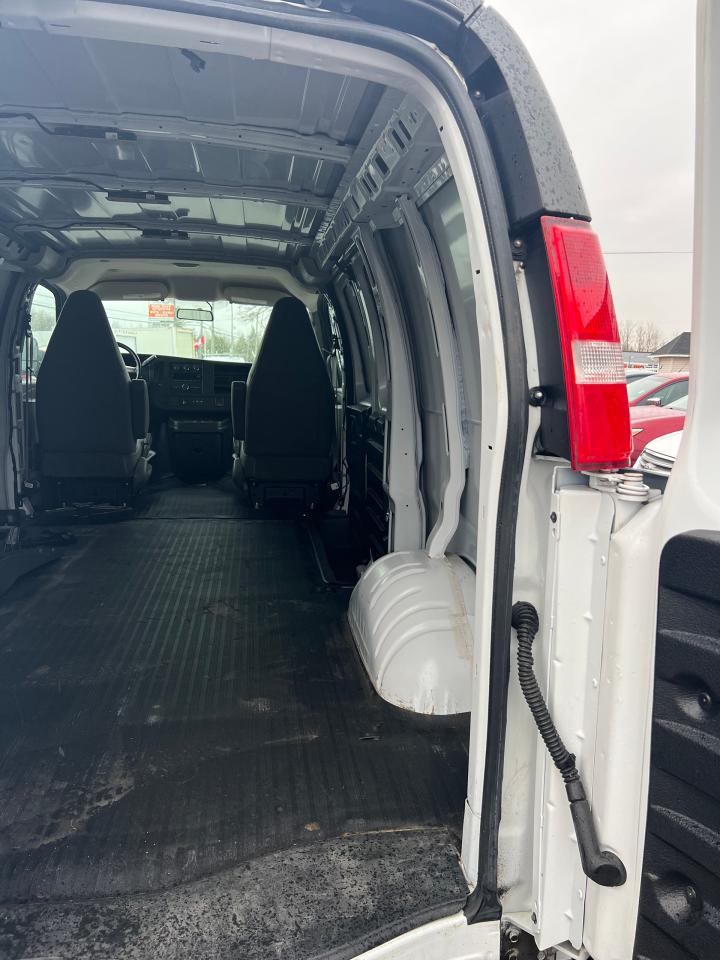 2019 GMC Savana RWD 2500 135" - Photo #9