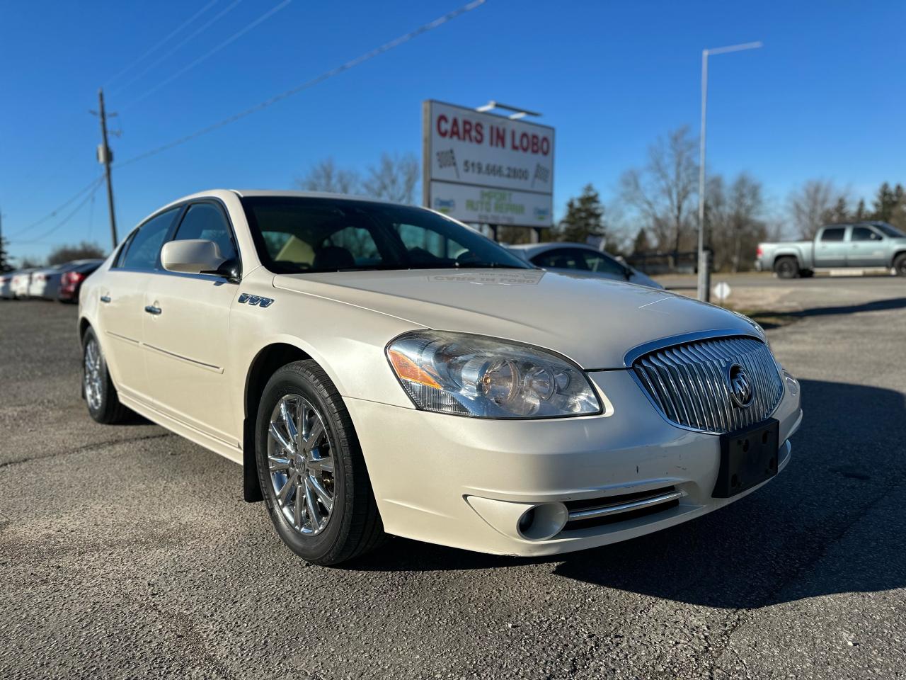2011 Buick Lucerne CXL Photo1