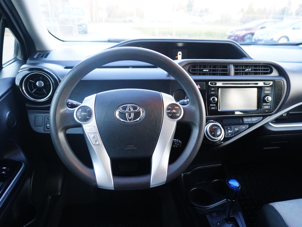 2016 Toyota Prius c 5dr HB Technology Photo10