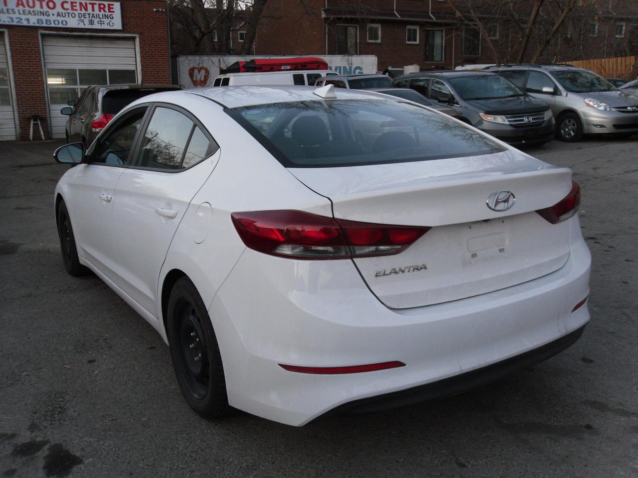 2018 Hyundai Elantra GL - Photo #4