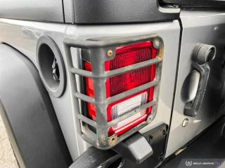 2016 Jeep Wrangler SPORT / MANUAL / 4WD / NO ACCIDENTS - Photo #9