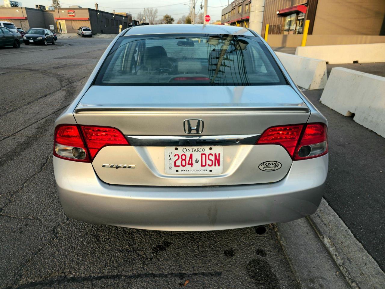 2009 Honda Civic 4dr Auto DX Photo3