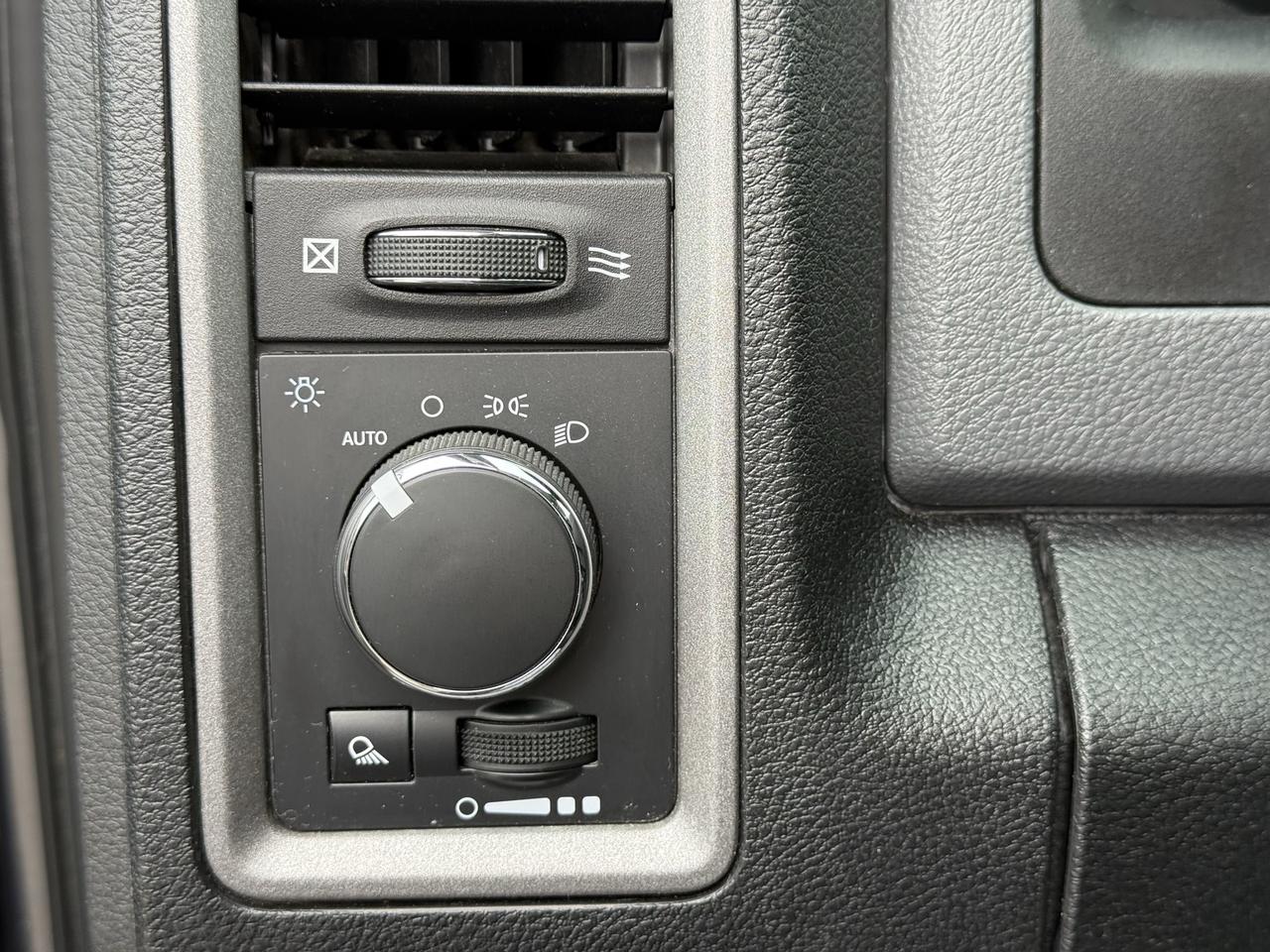 2018 RAM 1500 Tradesman 4x4 Crew Cab 6'4" Photo