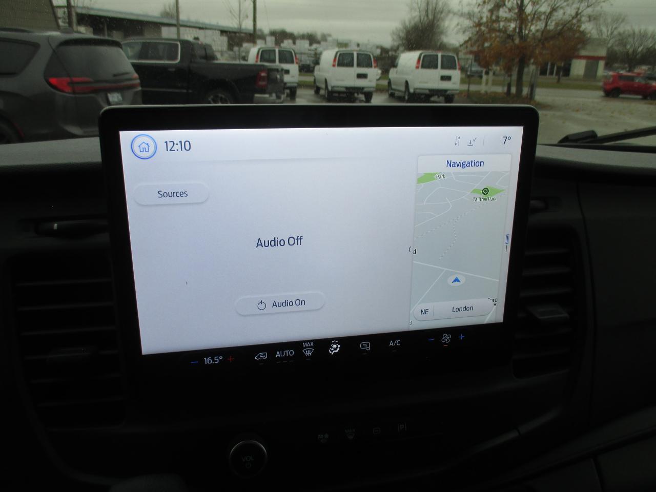 2022 Ford Transit T-150 148" Med Rf 8670 GVWR RWD - Photo #18