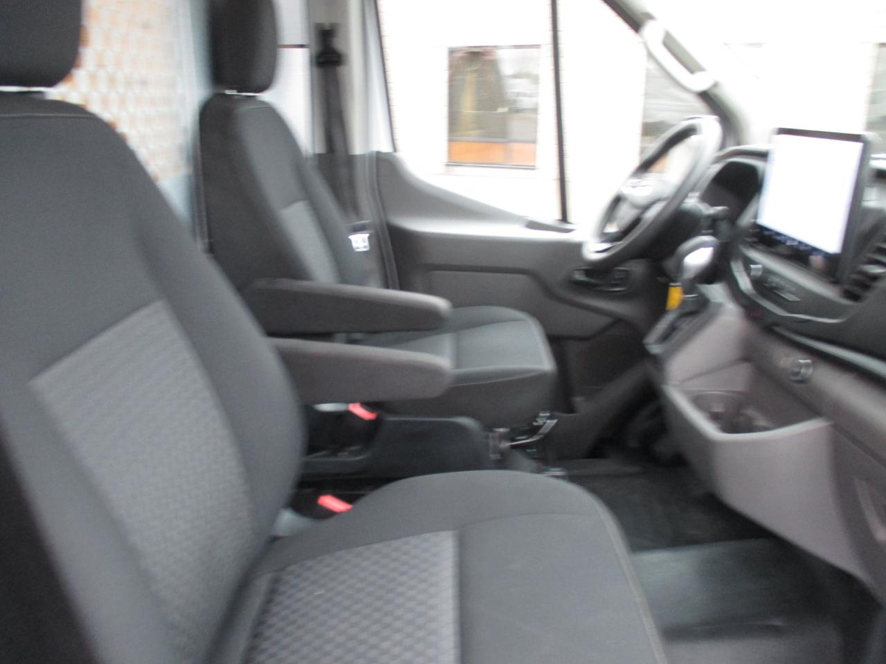 2022 Ford Transit T-150 148" Med Rf 8670 GVWR RWD - Photo #10