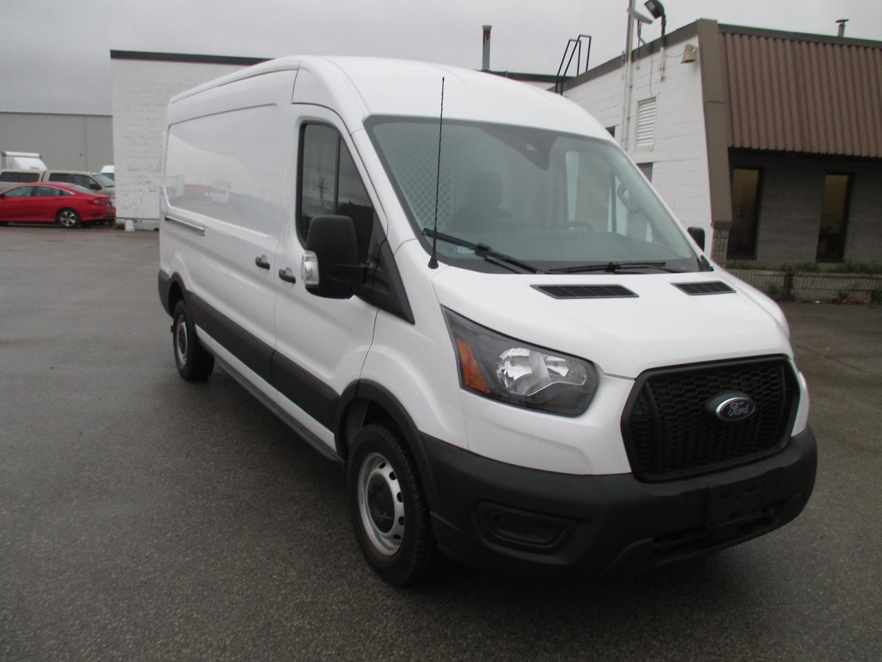 2022 Ford Transit T-150 148" Med Rf 8670 GVWR RWD - Photo #3