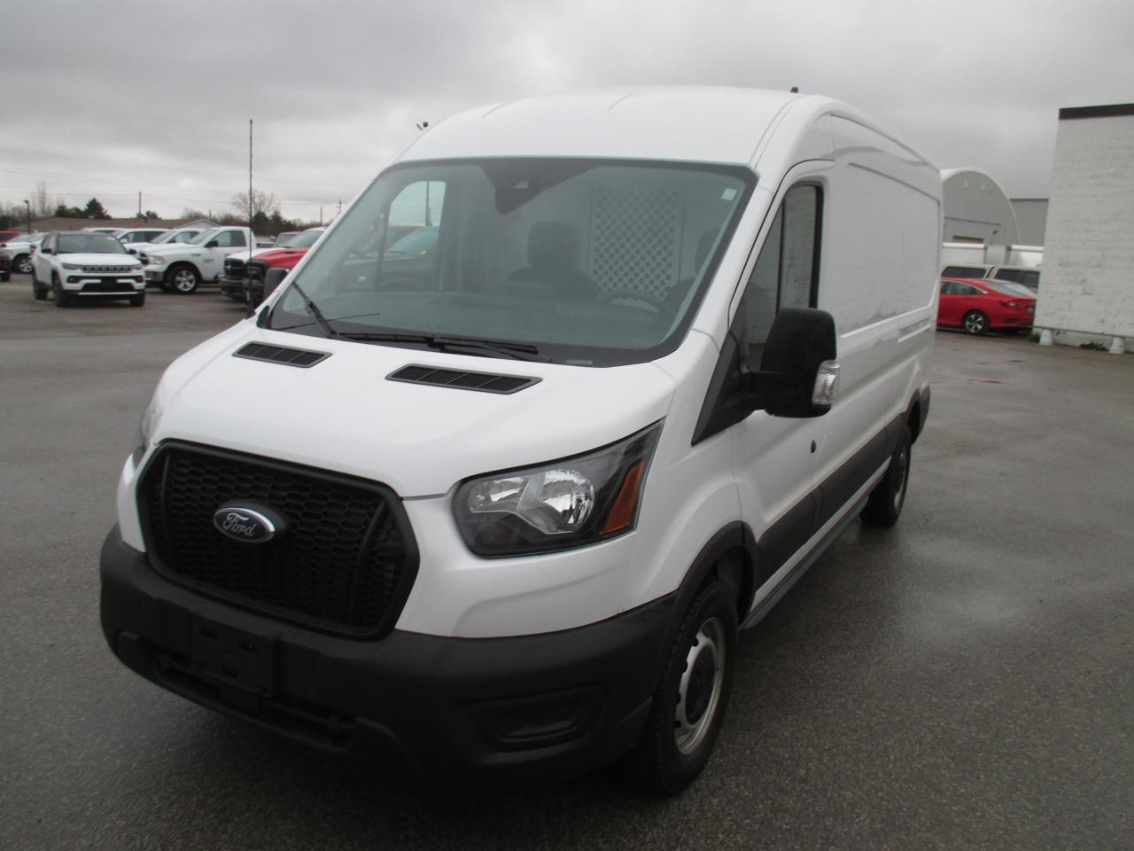 2022 Ford Transit T-150 148" Med Rf 8670 GVWR RWD - Photo #2