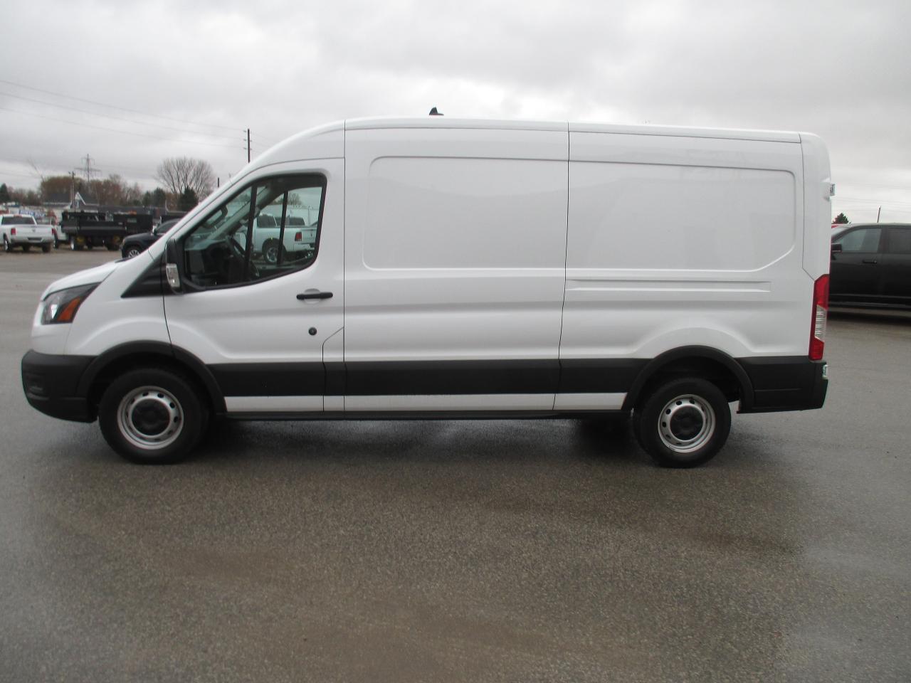2022 Ford Transit T-150 148" Med Rf 8670 GVWR RWD - Photo #1
