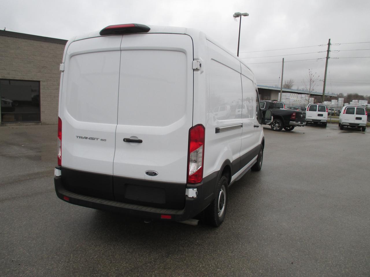 2022 Ford Transit T-150 148" Med Rf 8670 GVWR RWD - Photo #5