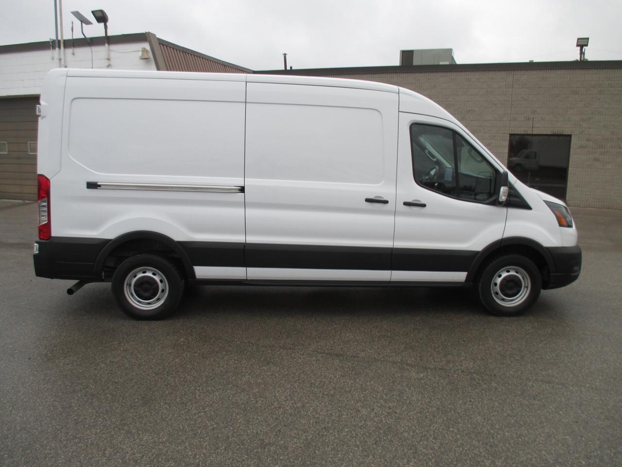 2022 Ford Transit T-150 148" Med Rf 8670 GVWR RWD - Photo #4