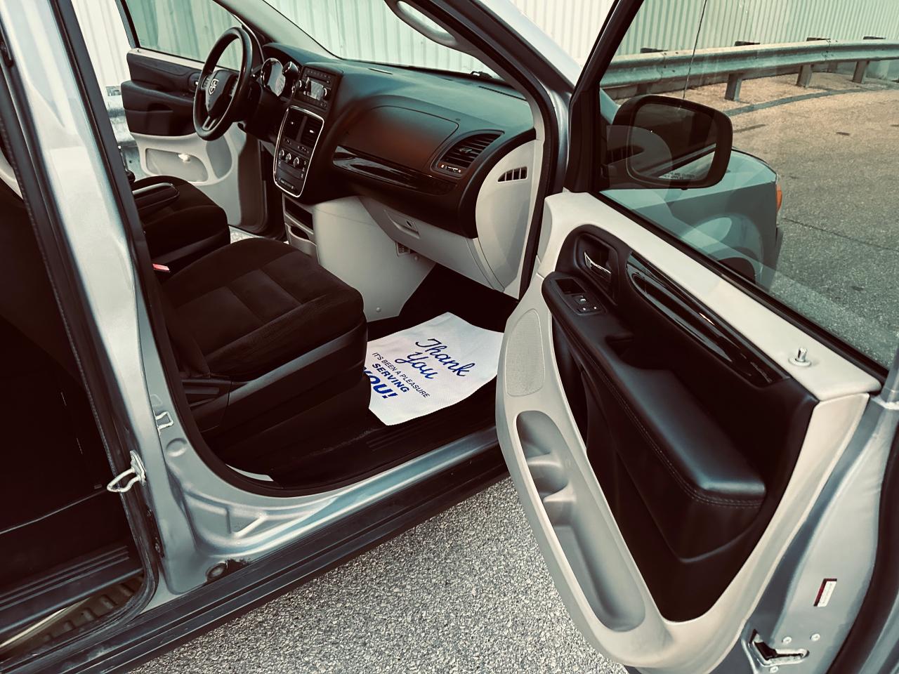 Used 2015 Dodge Grand Caravan CANADA VALUE PACKAGE for sale in Mississauga, ON