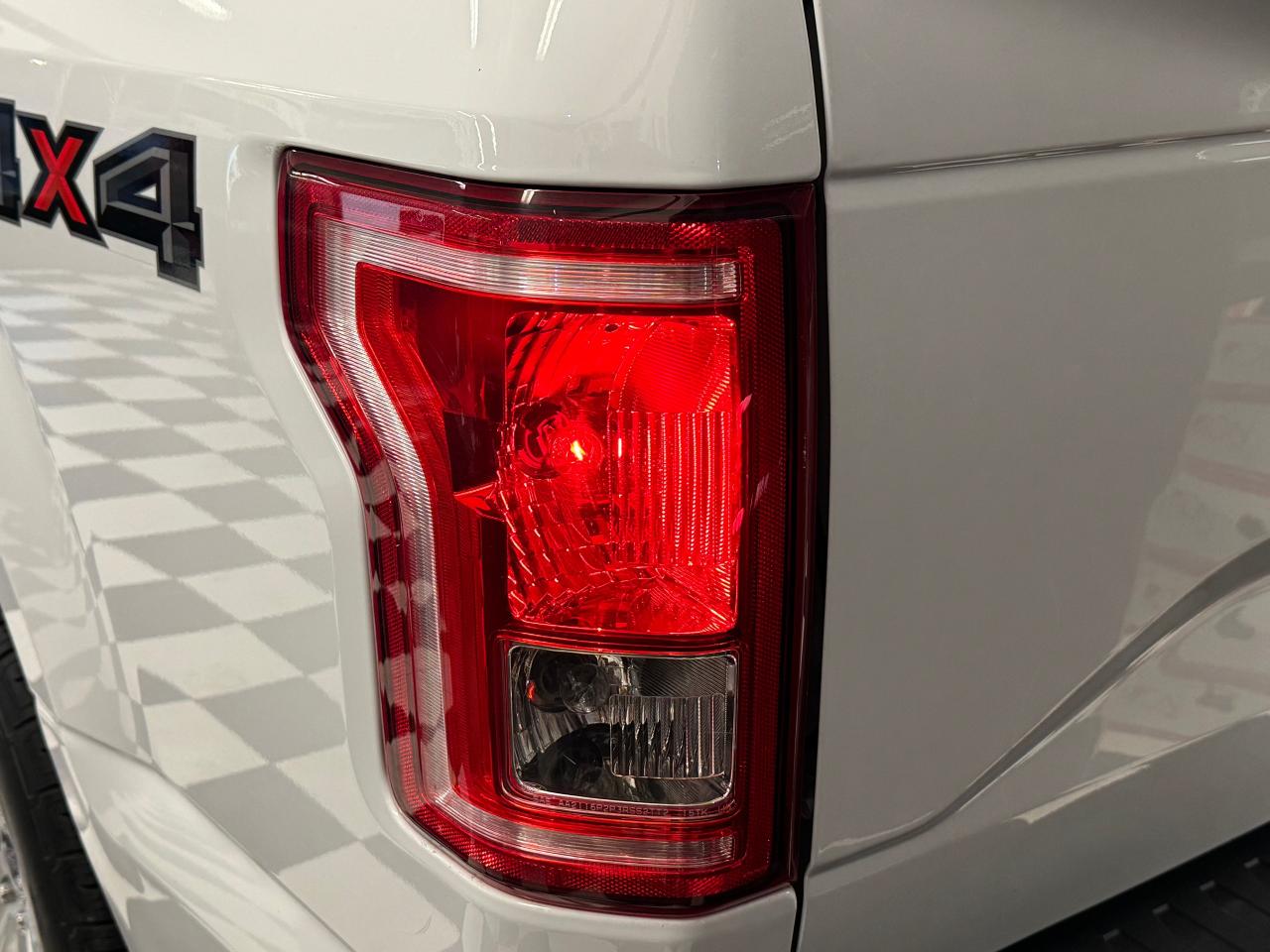 2015 Ford F-150 XLT 4x4+Bluetooth+New Tires & Brakes+Cruise+Tinted Photo115