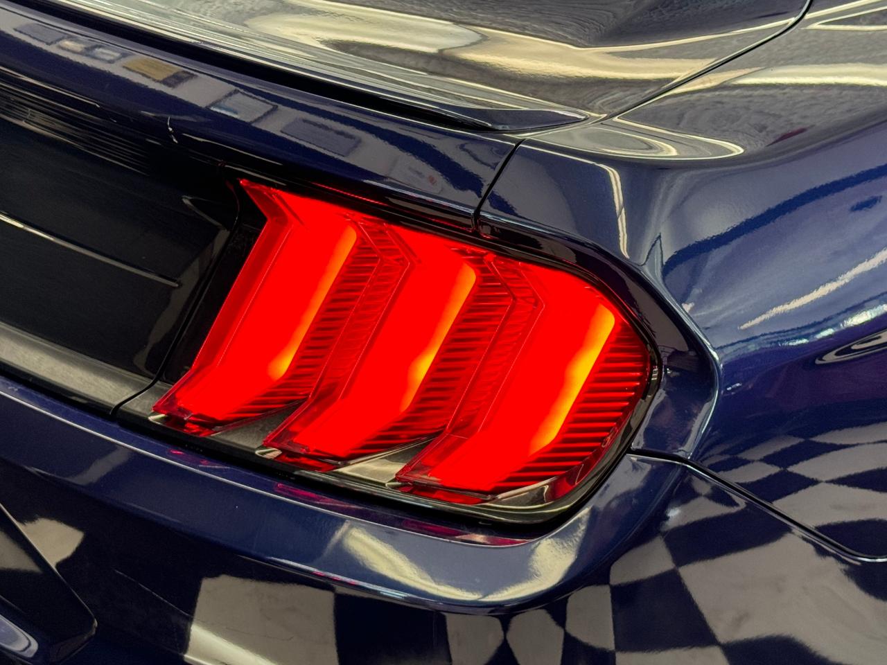 2018 Ford Mustang Ecoboost Premium+ApplePlay+Camera+CLEAN CARFAX - Photo #42
