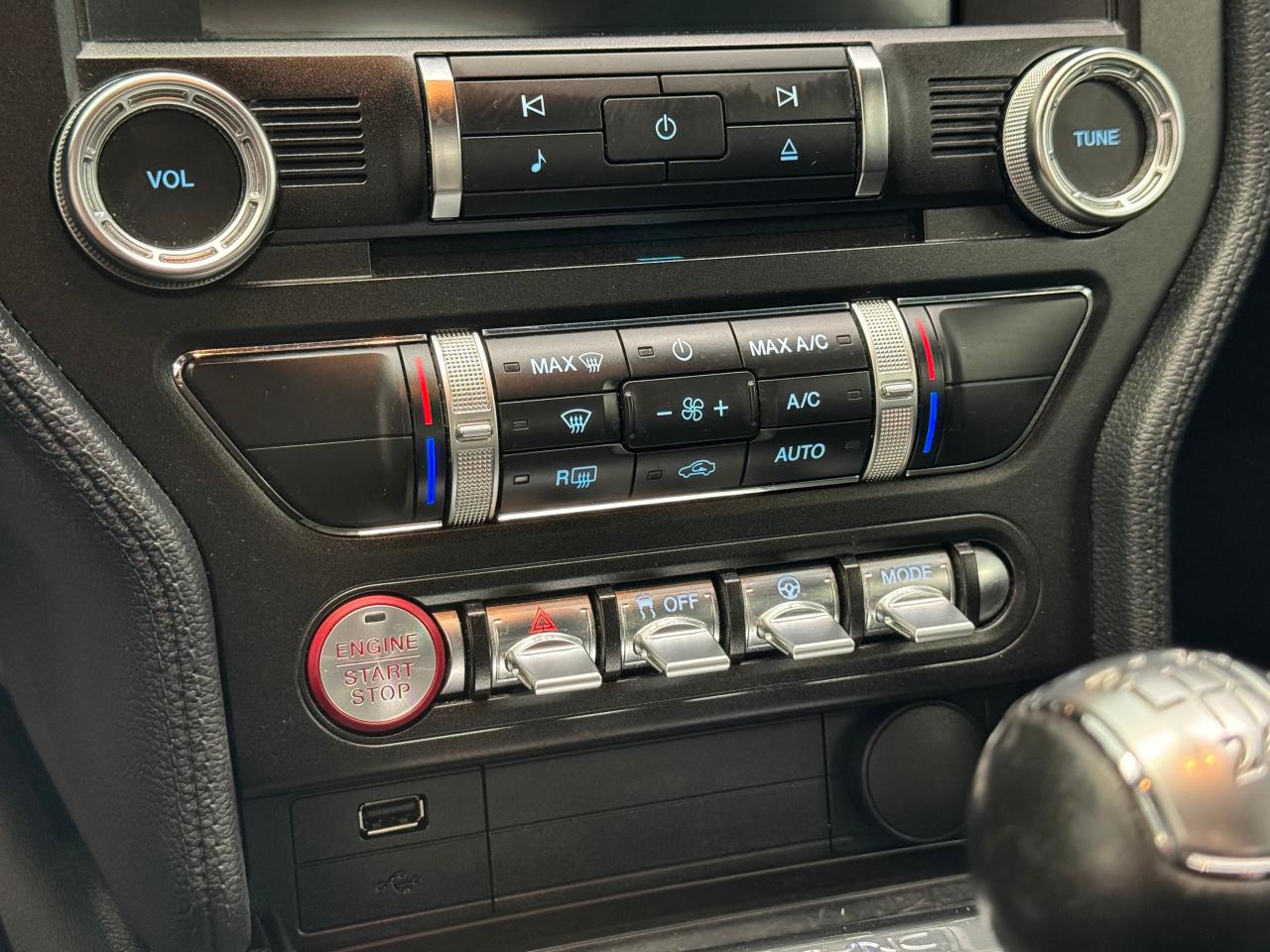 2018 Ford Mustang Ecoboost Premium+ApplePlay+Camera+CLEAN CARFAX - Photo #22