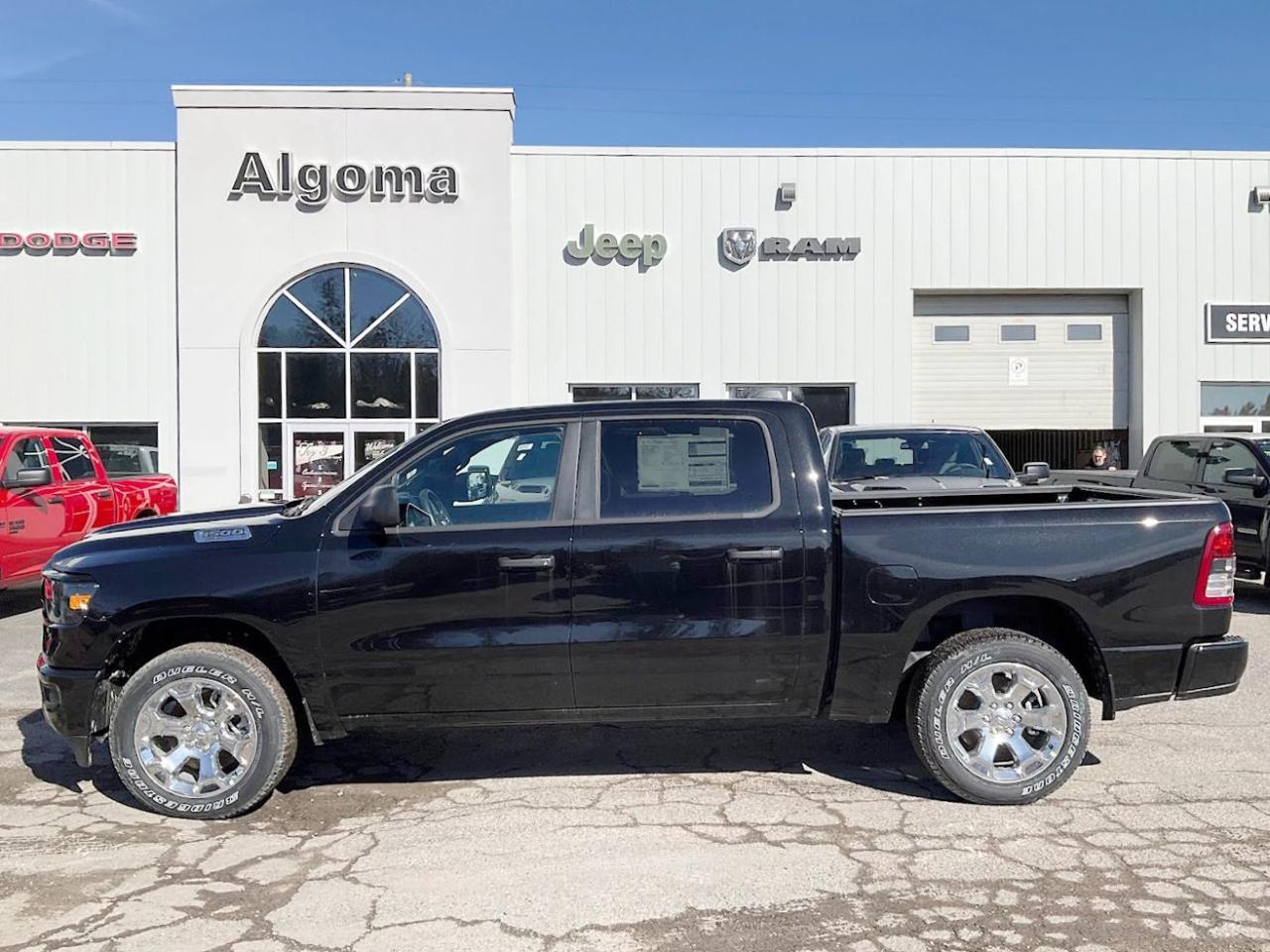 2024 RAM 1500 TRADESMAN Photo2