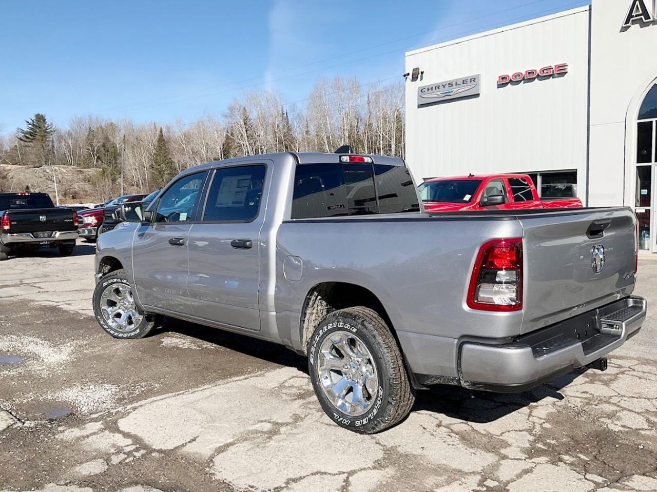 2024 RAM 1500 TRADESMAN Photo3