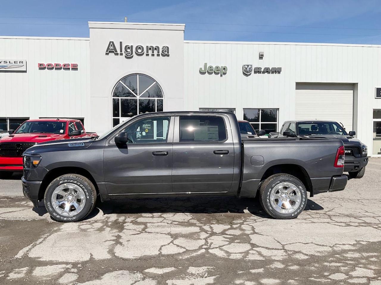 2024 RAM 1500 TRADESMAN Photo2