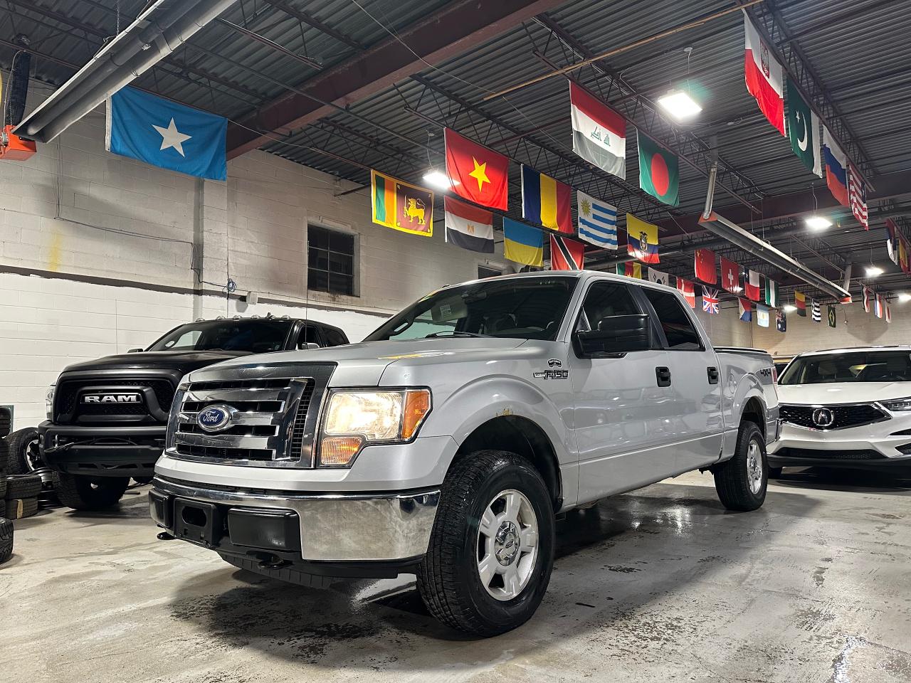 2010 Ford F-150 SUPER CREW 145" XLT | NO ACCIDENTS | 4WD - Photo #1