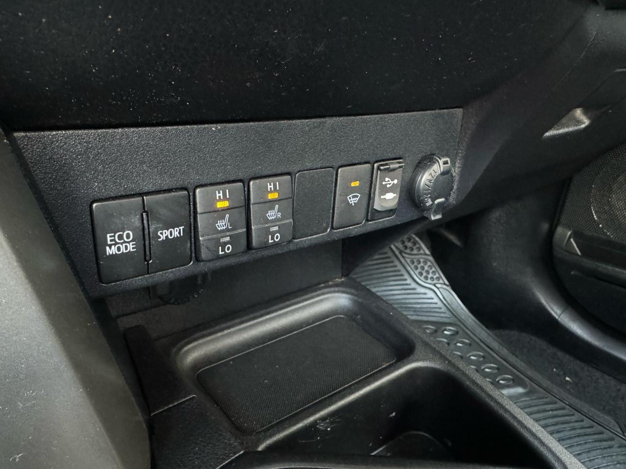 2018 Toyota RAV4 AWD LE - Photo #18