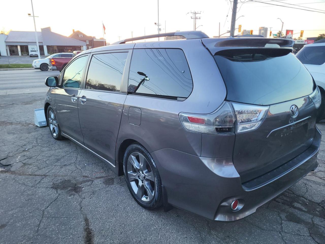 Used 2014 Toyota Sienna SE for sale in Waterloo, ON