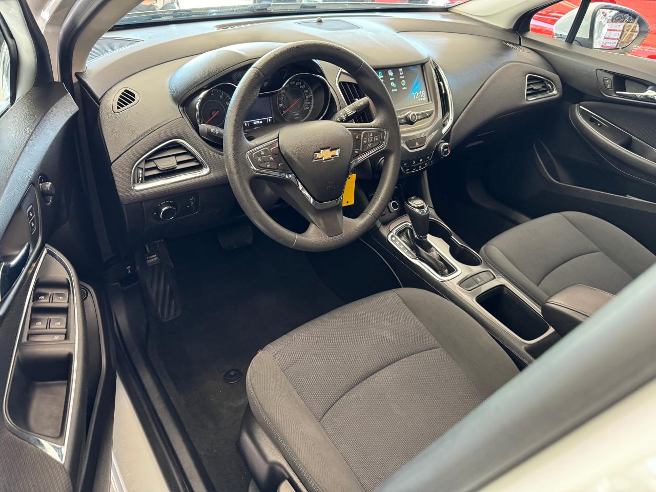 2017 Chevrolet Cruze LT+ApplePlay+Camera+Heated Seats+A/C Photo81