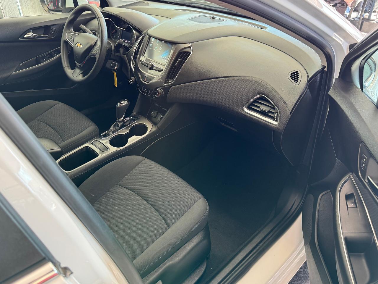 2017 Chevrolet Cruze LT+ApplePlay+Camera+Heated Seats+A/C Photo84