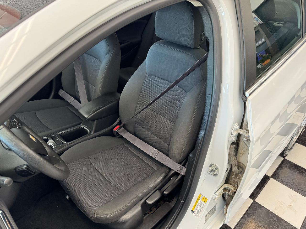 2017 Chevrolet Cruze LT+ApplePlay+Camera+Heated Seats+A/C - Photo #19