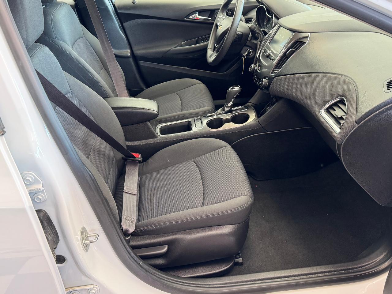 2017 Chevrolet Cruze LT+ApplePlay+Camera+Heated Seats+A/C Photo85