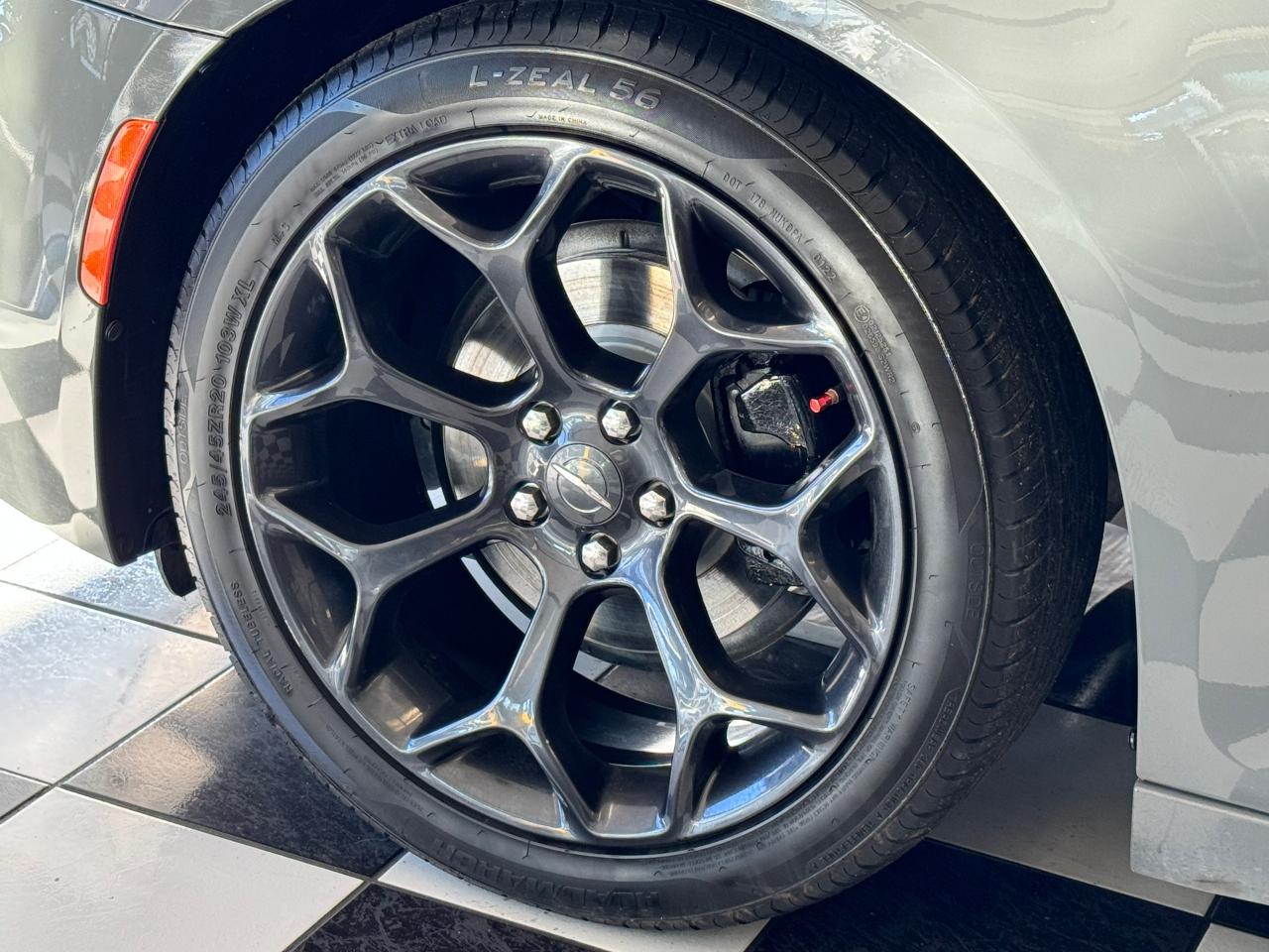 2019 Chrysler 300 S+Camera+ApplePlay+Heated Leather+Remote Start Photo104