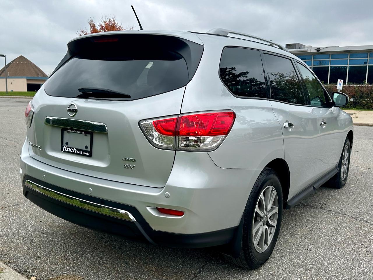 2014 Nissan Pathfinder 7 seats  - Safety Certified Photo4