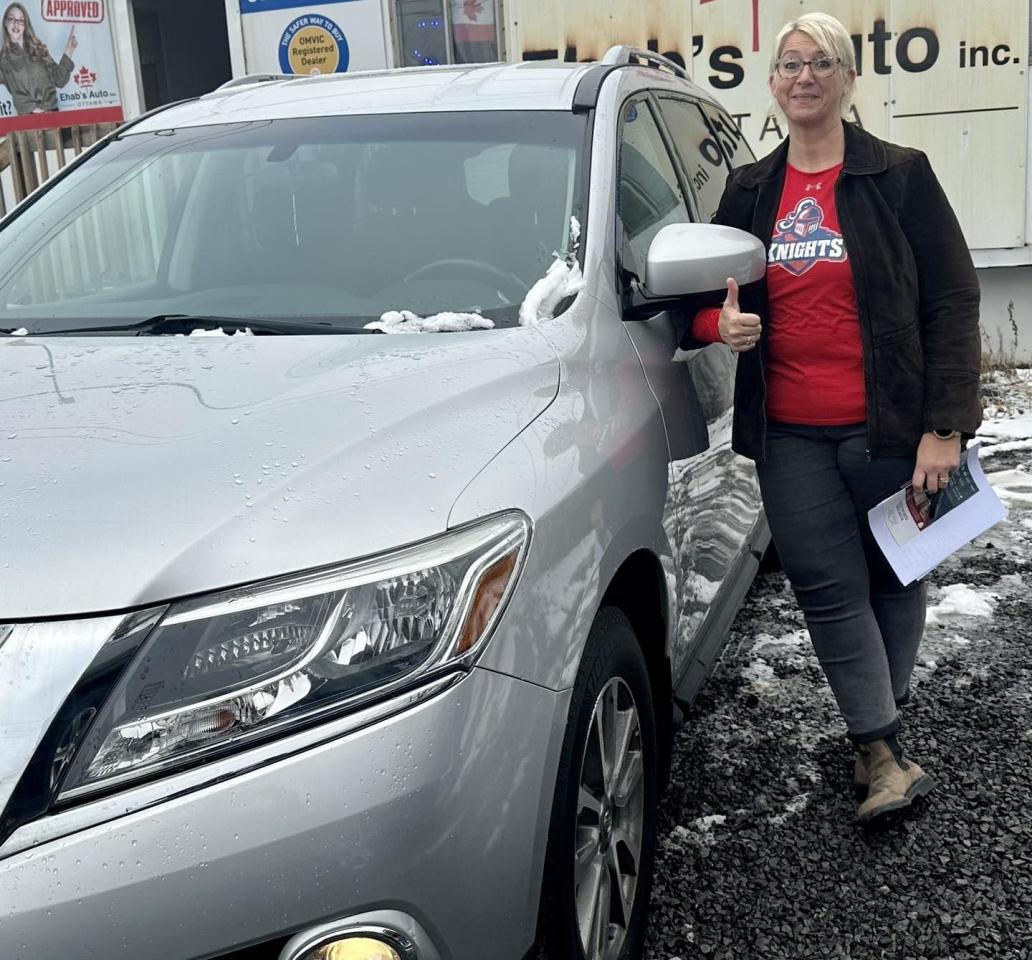 2014 Nissan Pathfinder 7 seats  - Safety Certified