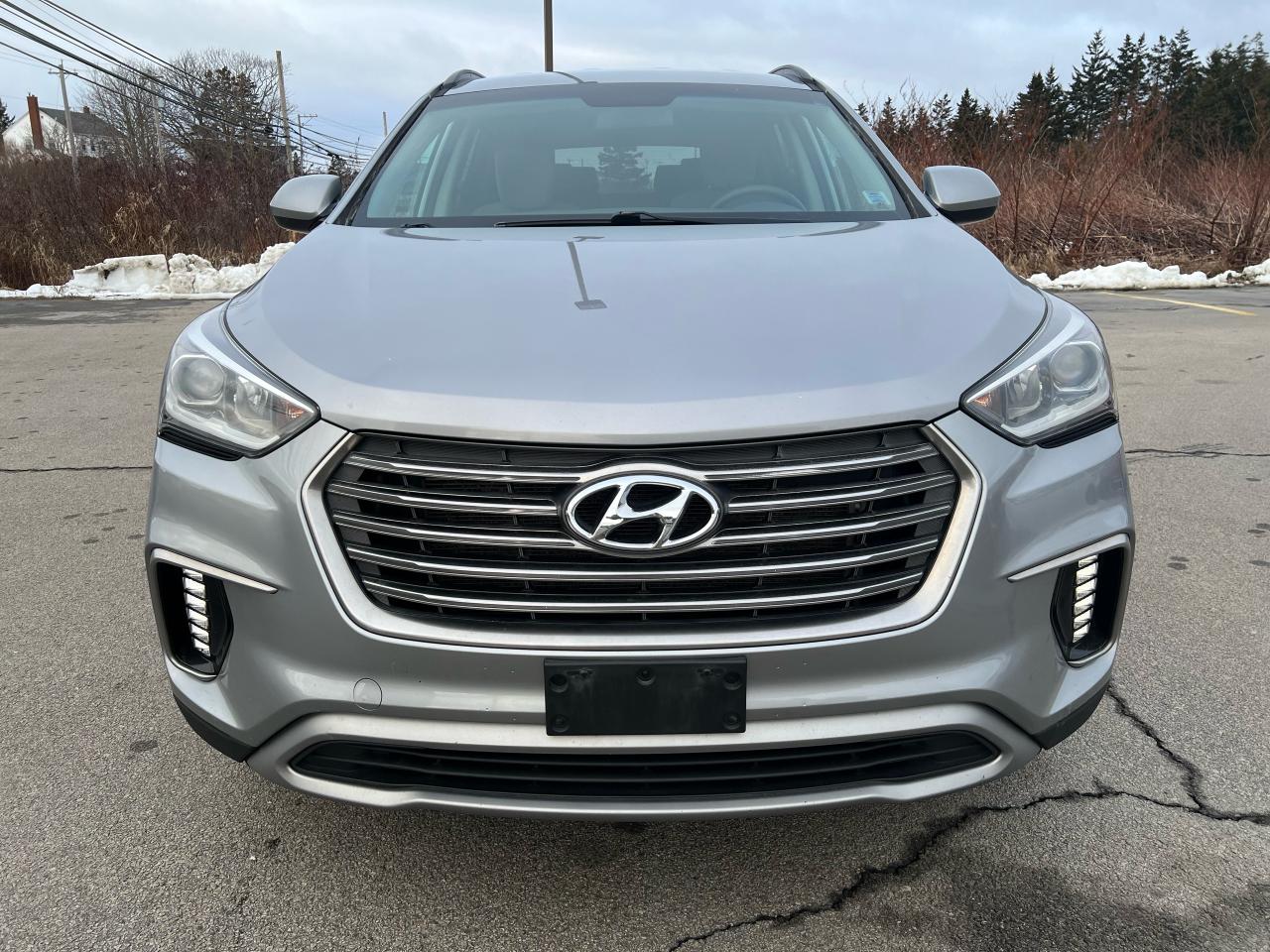 2018 Hyundai Santa Fe XL AWD Photo2