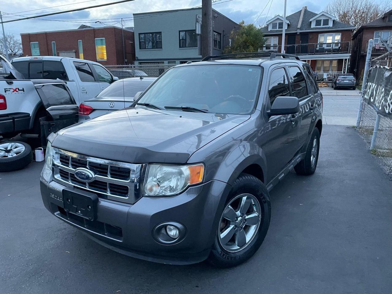 Used 2009 Ford Escape XLT *LEATHER HEATED SEATS, REMOTE START, SUNROOF* for sale in Hamilton, ON