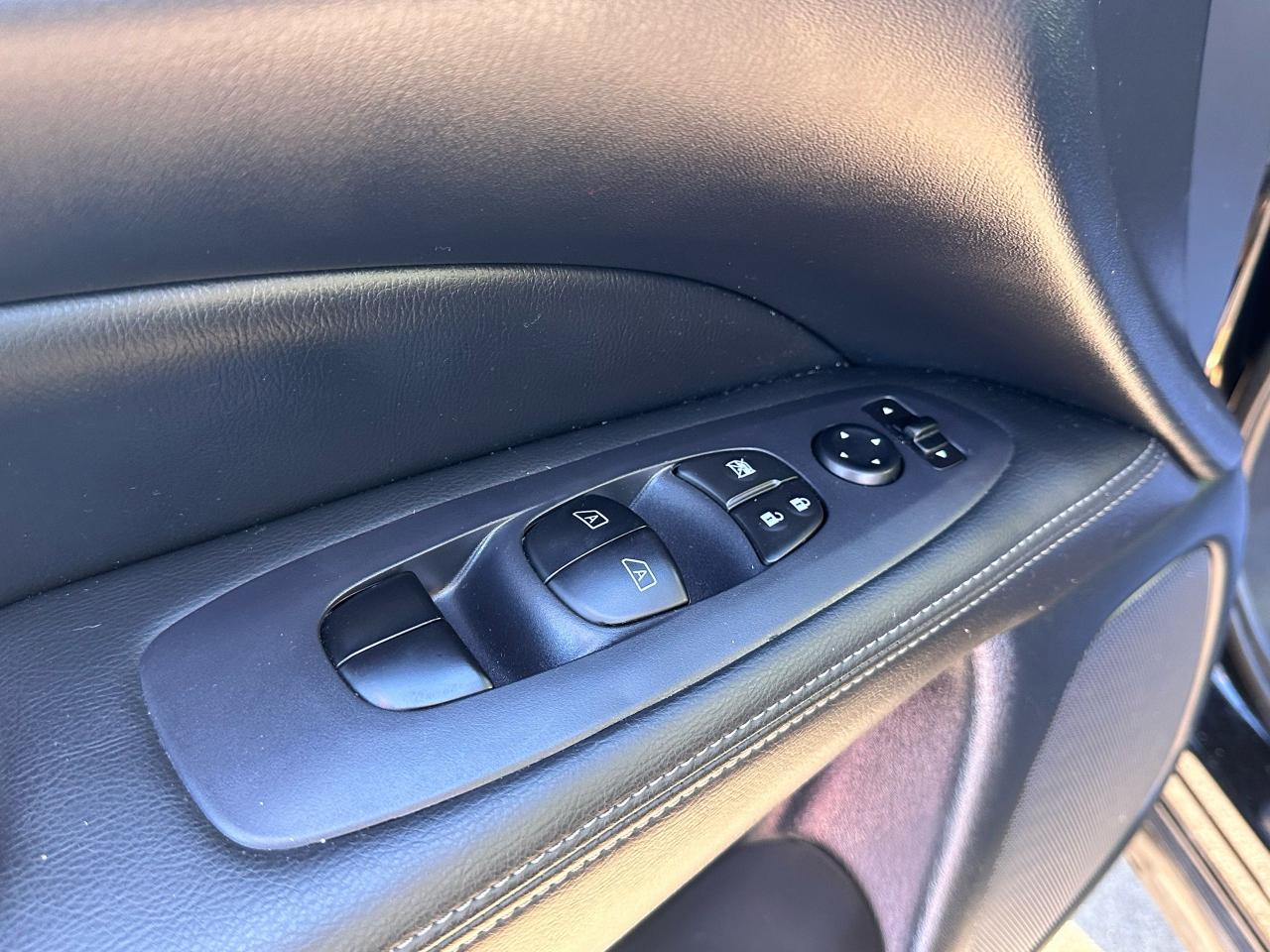 2019 Nissan Pathfinder SV Tech - Photo #9