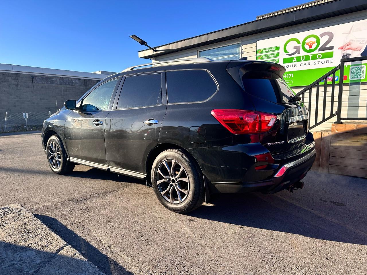 2019 Nissan Pathfinder SV Tech - Photo #5