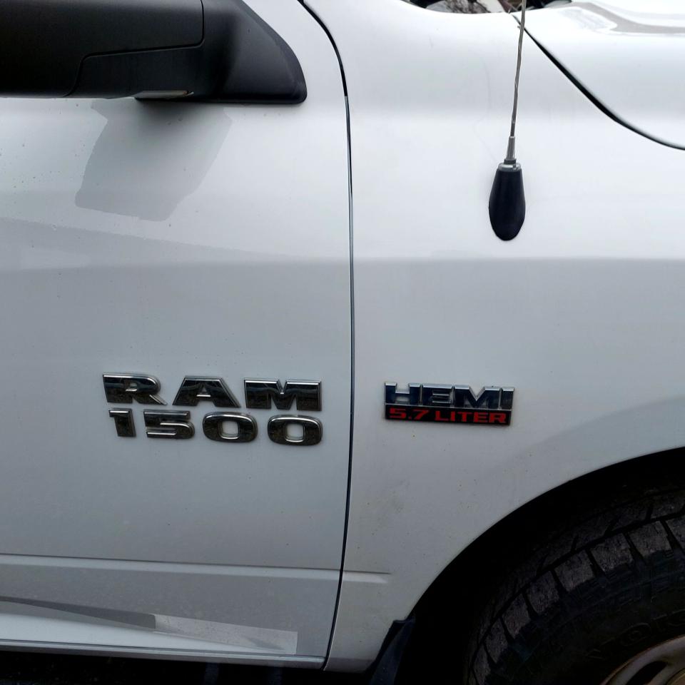 2015 RAM 1500 4WD Crew Cab 140.5" SSV - Photo #6
