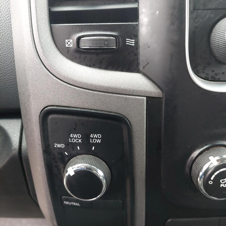 2015 RAM 1500 4WD Crew Cab 140.5" SSV - Photo #11
