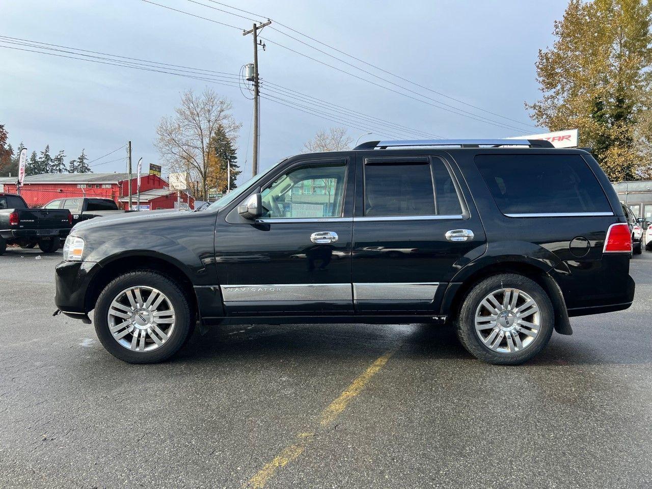 2010 Lincoln Navigator  - Photo #2