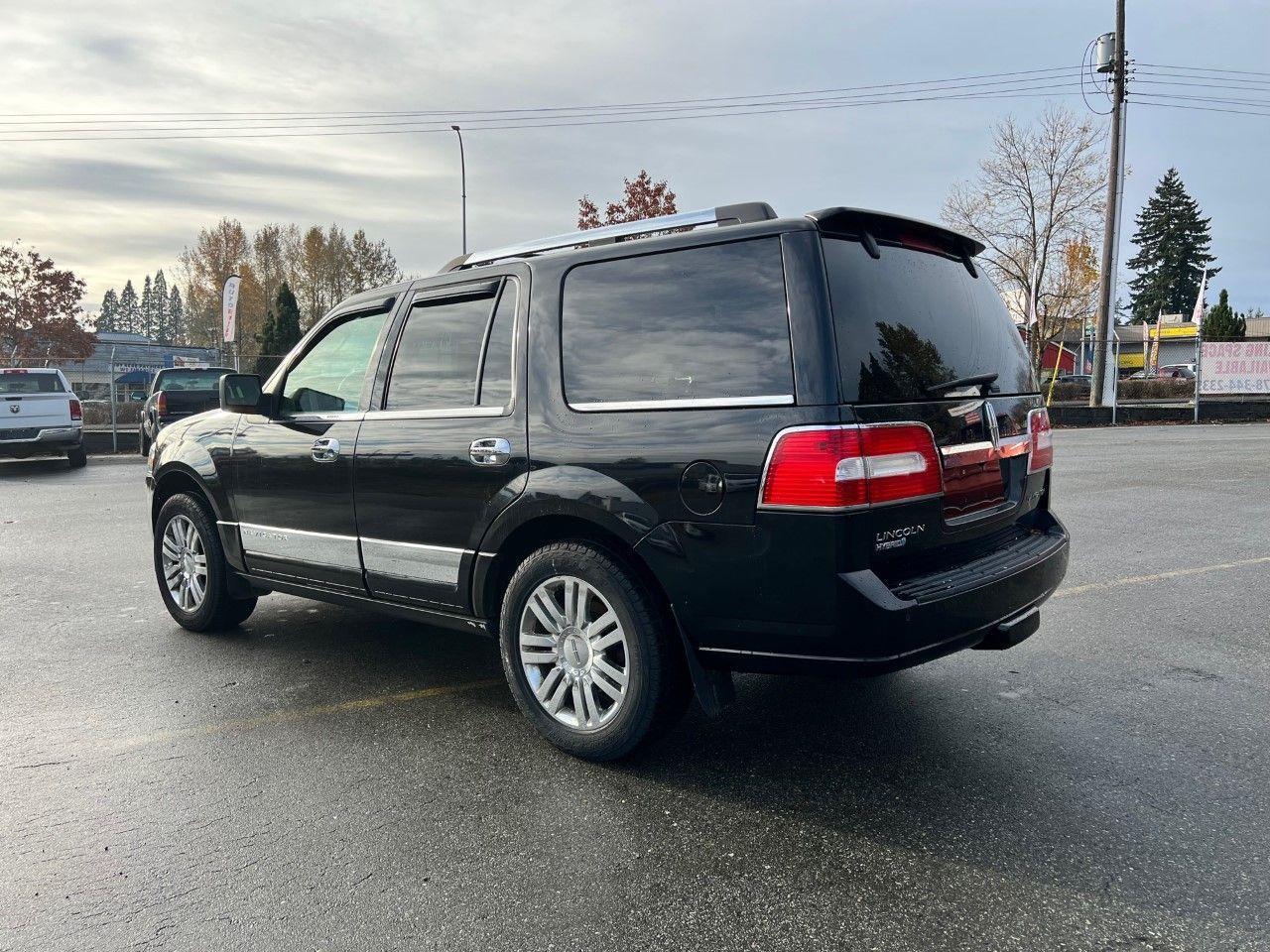 2010 Lincoln Navigator  - Photo #3