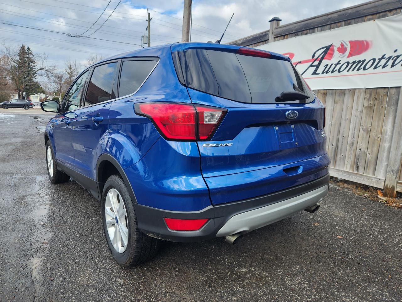 2019 Ford Escape SE - Photo #3