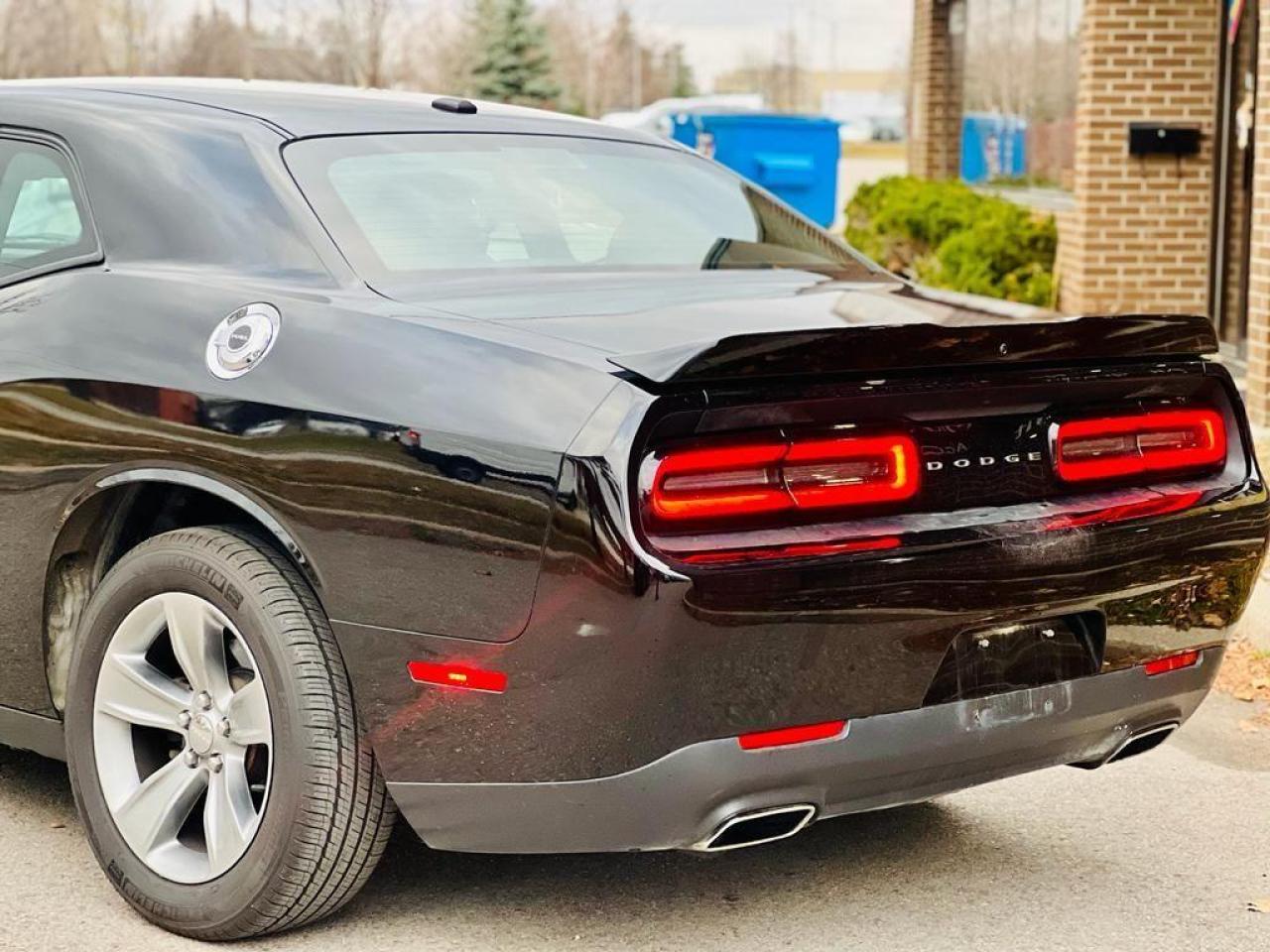 2019 Dodge Challenger SXT Photo4