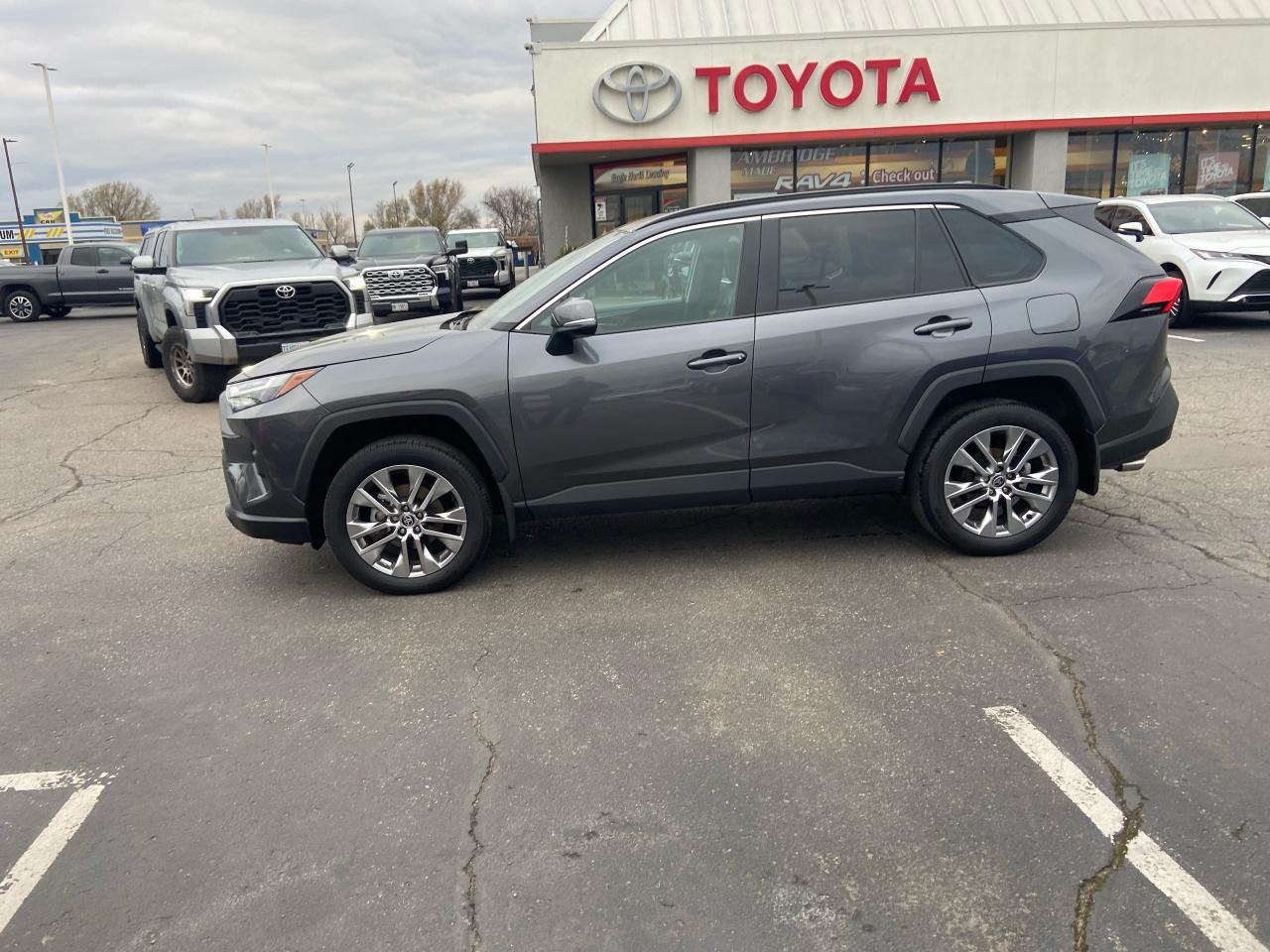Used 2022 Toyota RAV4 XLE for sale in Cambridge, ON