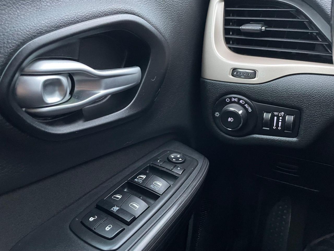 2015 Jeep Cherokee North *4WD, HEATED SEATS & STEERING, BACKUP CAM* Photo